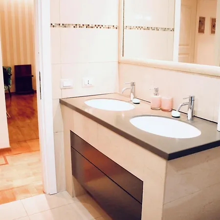 Chic And Elegant Apartment In The Heart Of Roma Esterno foto