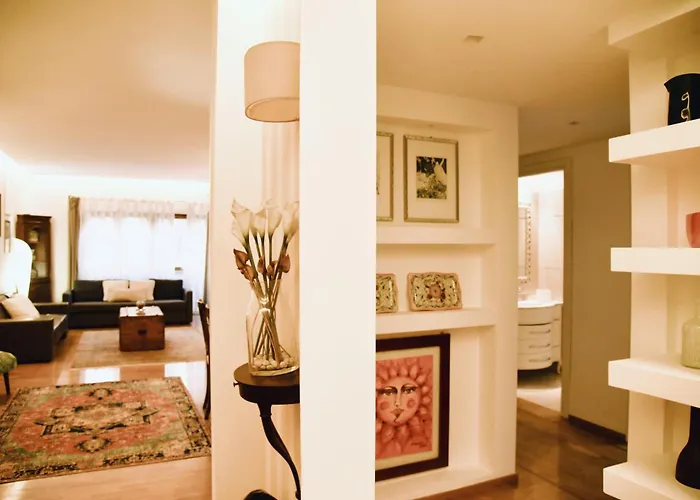 Chic And Elegant Apartment In The Heart Of Rome