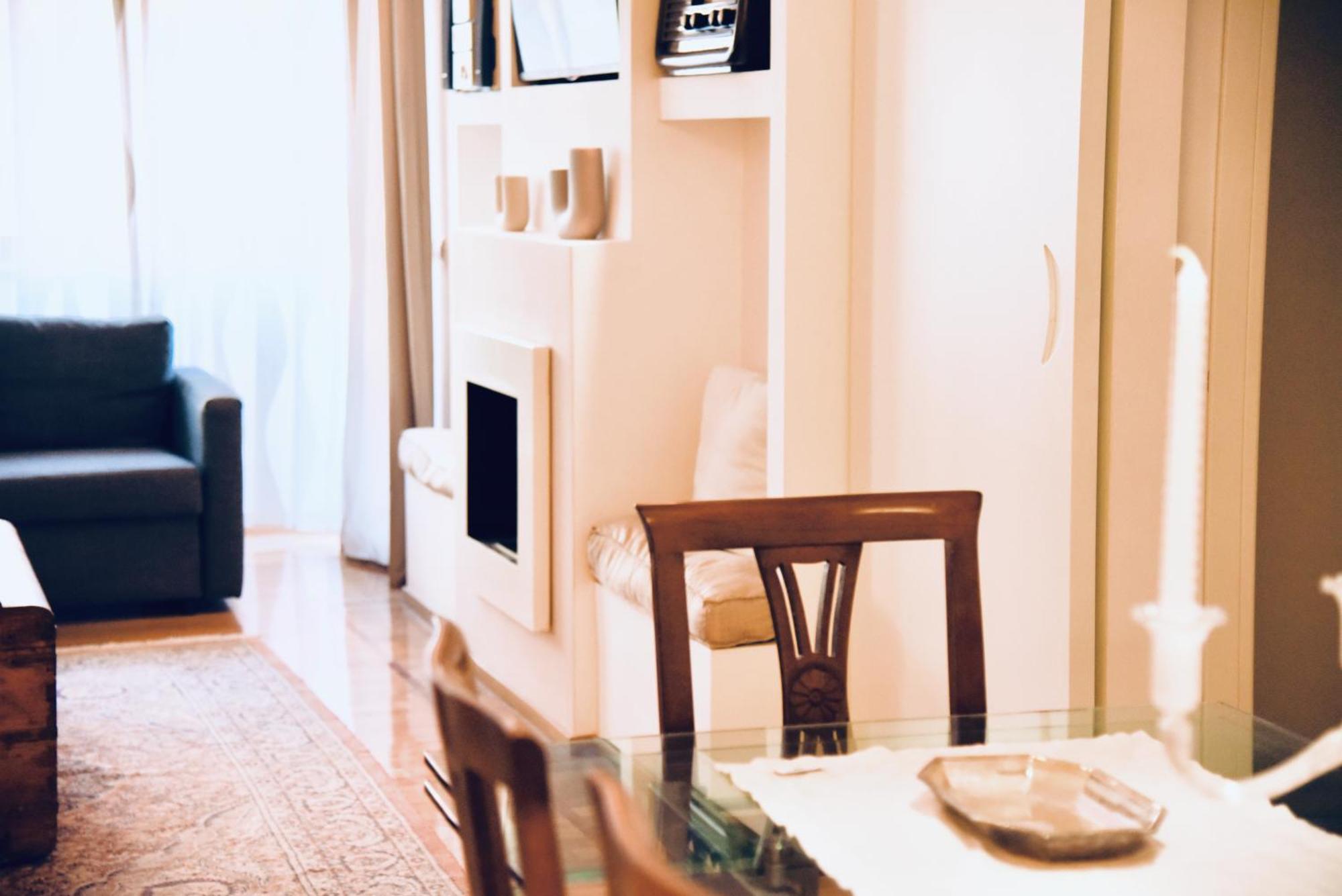 Chic And Elegant In The Heart Of Apartment