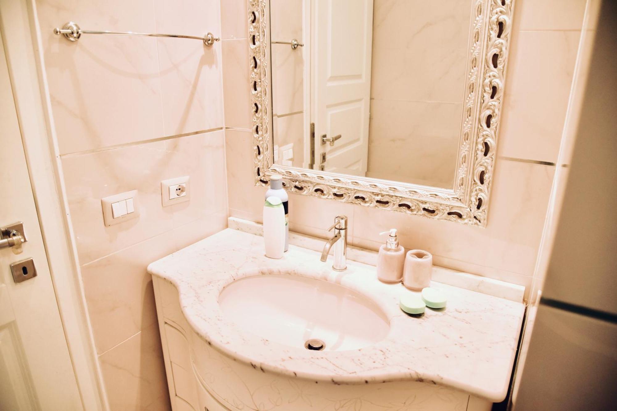 Chic And Elegant In The Heart Of Apartment Rome