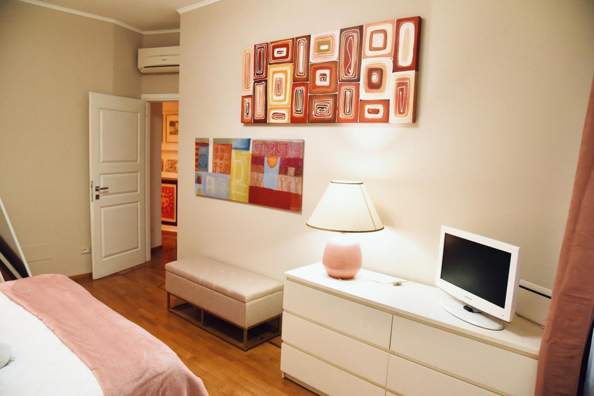 Apartment Chic And Elegant In The Heart Of *