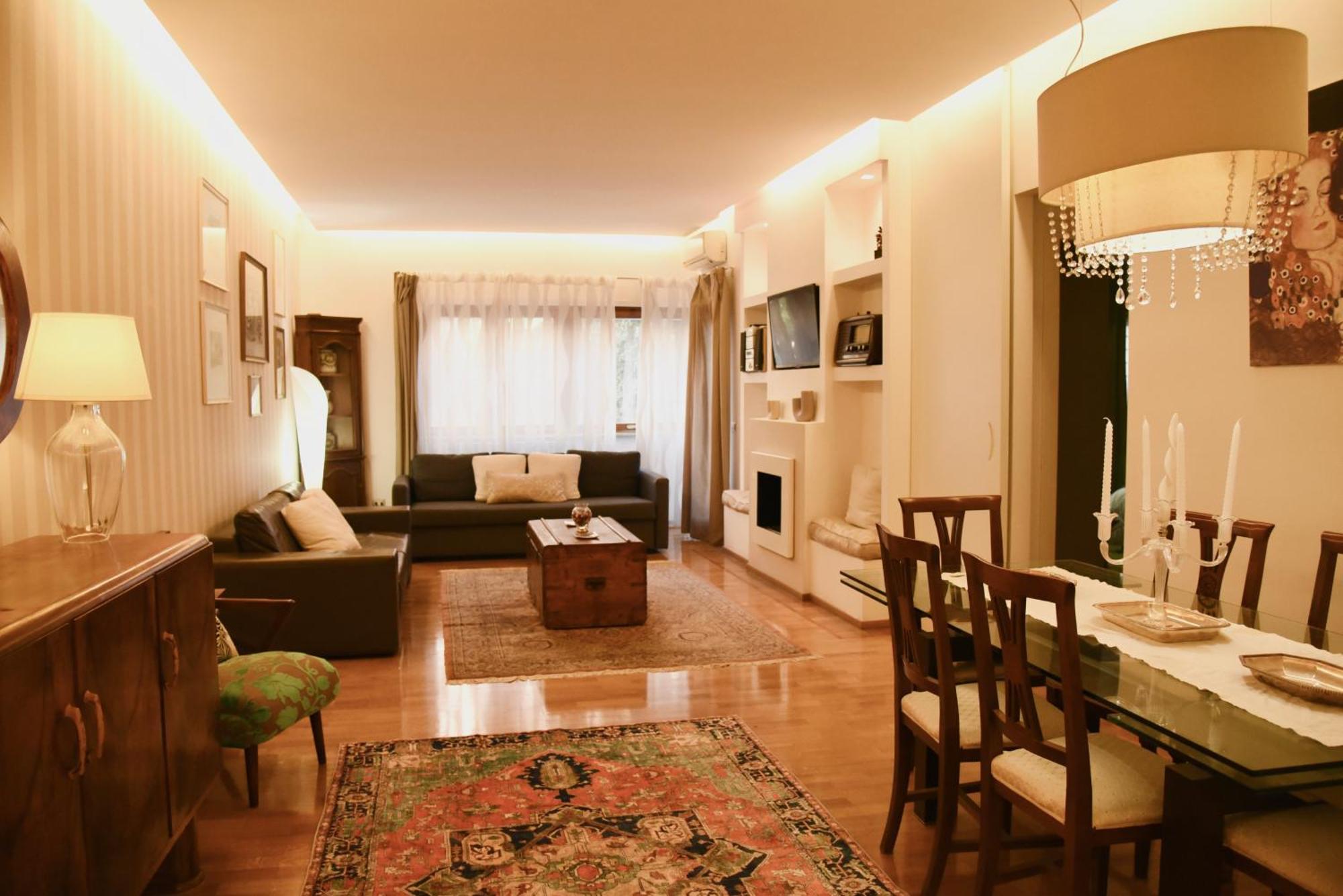 Chic And Elegant In The Heart Of Apartment