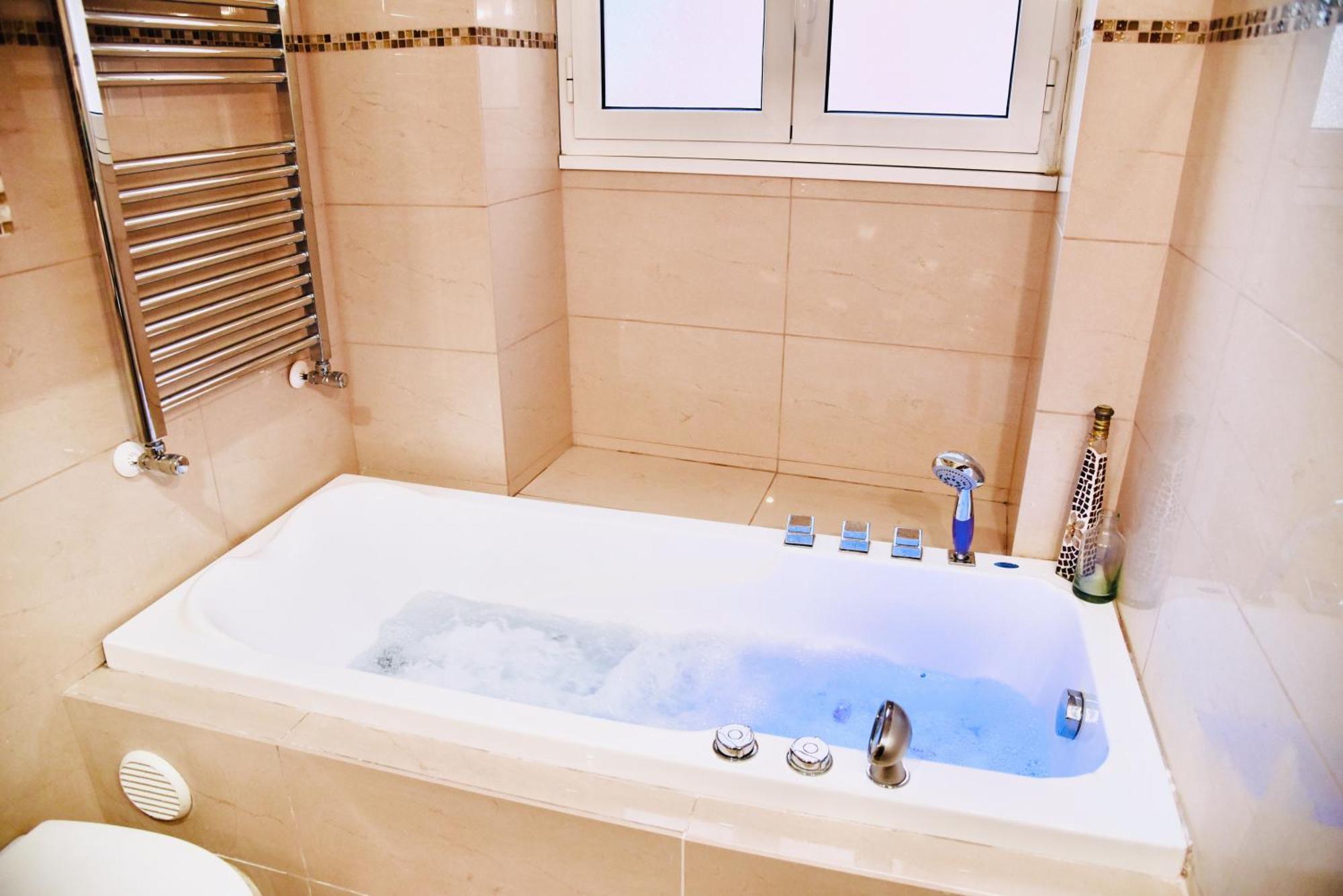 Chic And Elegant In The Heart Of Apartment *