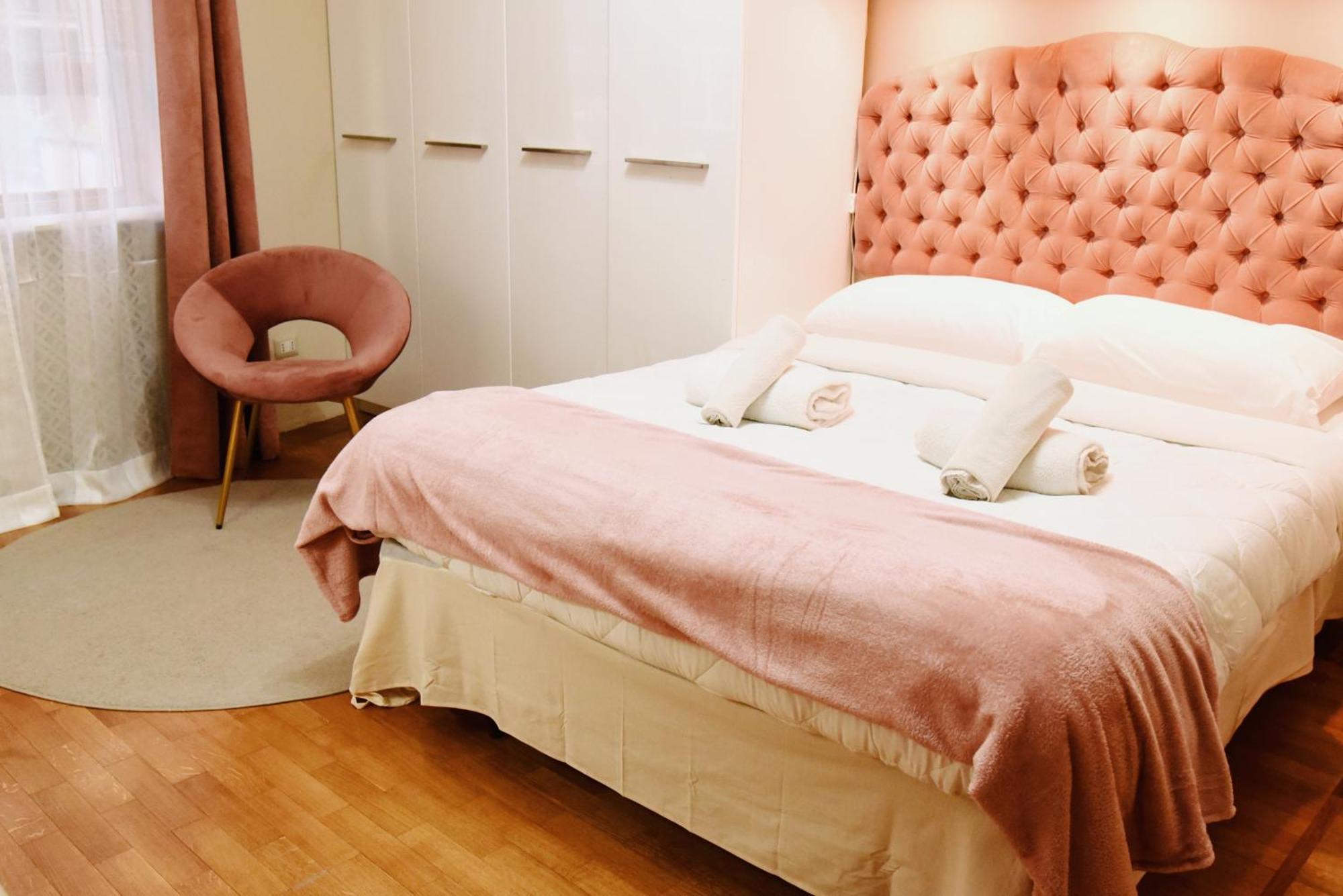 Chic And Elegant In The Heart Of Apartment